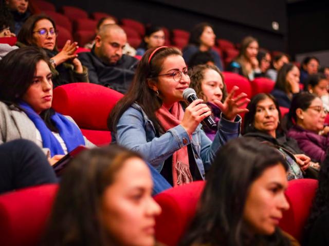 Mujeres en evento de SDMujer
