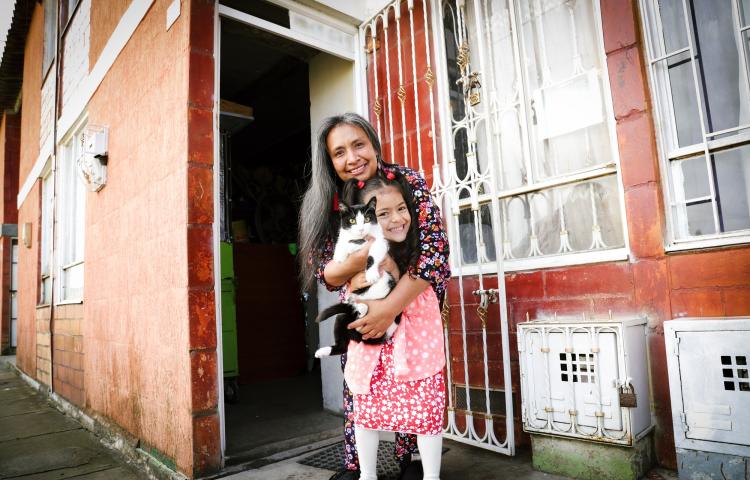 Profesionales del Sistema Distrital de Cuidado brindarán atención psicojurídica, formación y acompañamiento en los hogares de mujeres cuidadoras de personas con alta dependencia funcional en Bogotá.